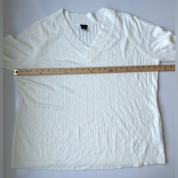 Vintage Basic Editions Soft Ivory Deep V-Neck Cable Knit Sweater Women’s Size 3X - Picture 4 of 5